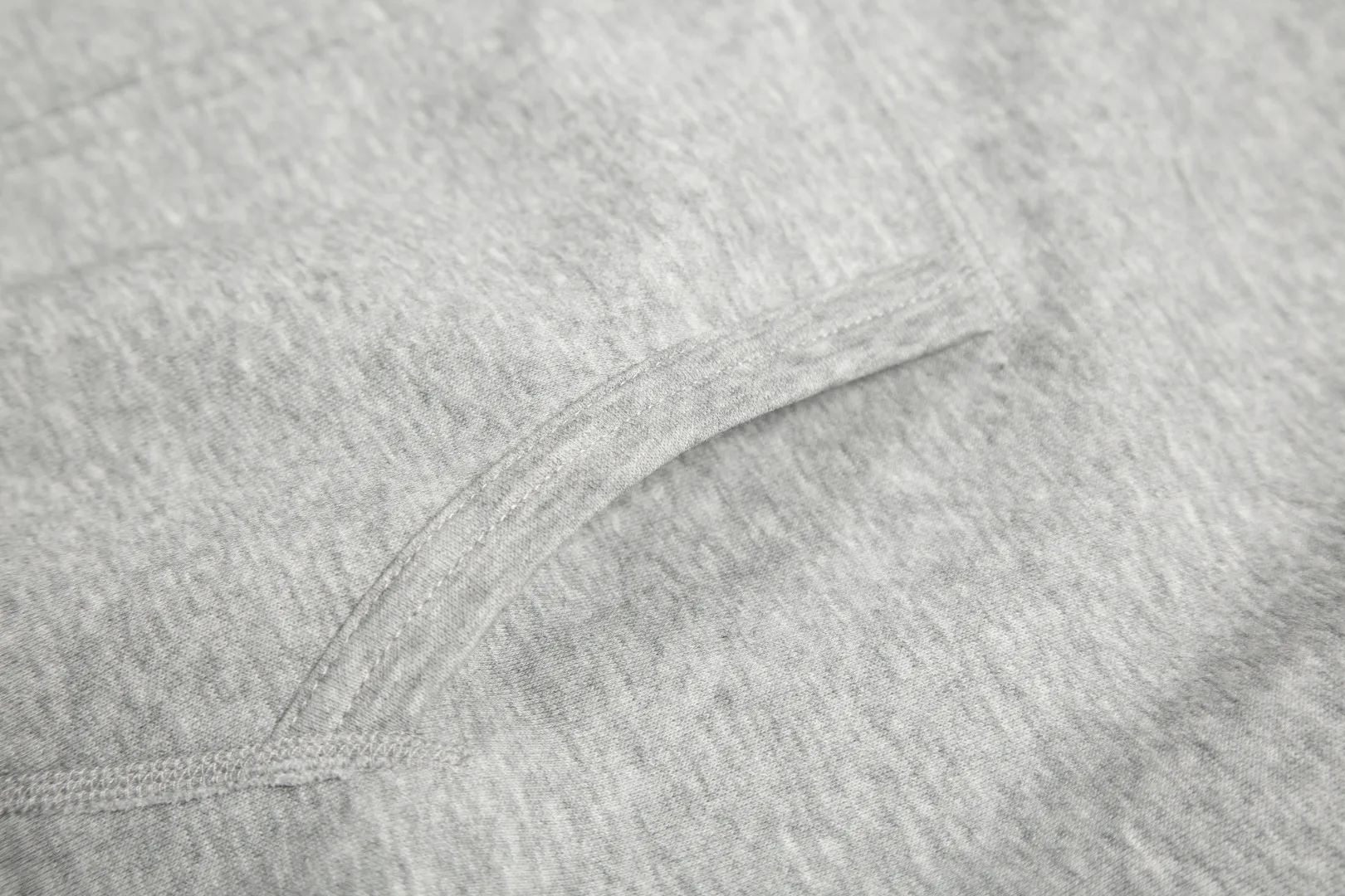 P270 White background picture [Popular item] Style number: 25104# Color: Navy blue/hemp gray/white Size: S to XL - Ralph Lauren/Ralph Lauren 2025AW Autumn and Winter bear series stacked topstitch design plaid lining hooded cardigan zipper sweatshirt - original workmanship consistent professional four-needle six-thread topstitch design✅ - face 370g double-sided cotton heavyweight fabric Contrast color yarn-dyed plaid inside ✅| - Highly restored customized brand zipper 0.8 pure cotton high-density hook and loop bonnet ✅ - RL limited design style Colorful bear logo precision embroidery Bright color contrasting plaid hood inside The upper body is colorful and distinguishes the classic style. Both men and women can easily control it. Simple and clean, versatile and can go wrong. Exposed topstitch 0.8 cm retro primary color hook and loop drawstring. Every detail is perfect.